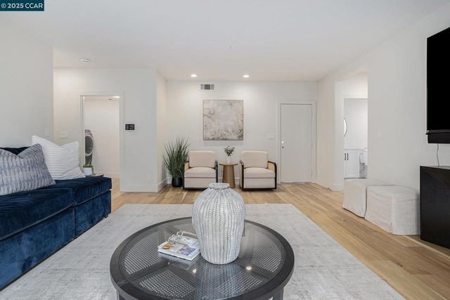 2199 Hidden Pond Rd, Lafayette, CA 94549