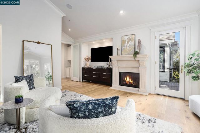 2199 Hidden Pond Rd, Lafayette, CA 94549