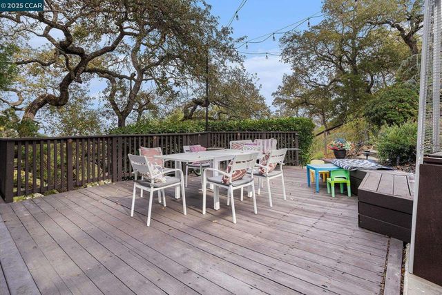 2199 Hidden Pond Rd, Lafayette, CA 94549