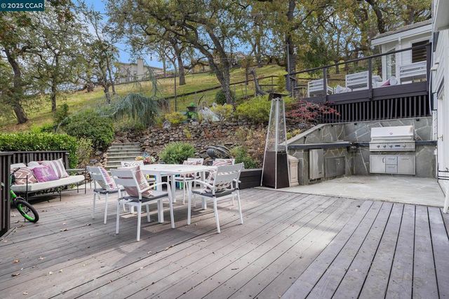 2199 Hidden Pond Rd, Lafayette, CA 94549