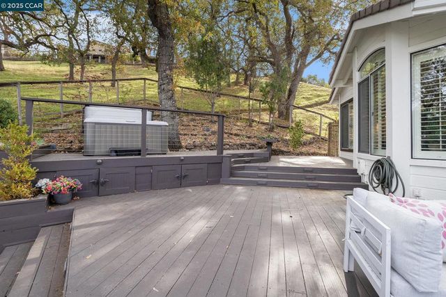 2199 Hidden Pond Rd, Lafayette, CA 94549