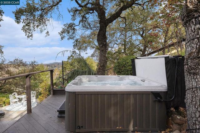 2199 Hidden Pond Rd, Lafayette, CA 94549