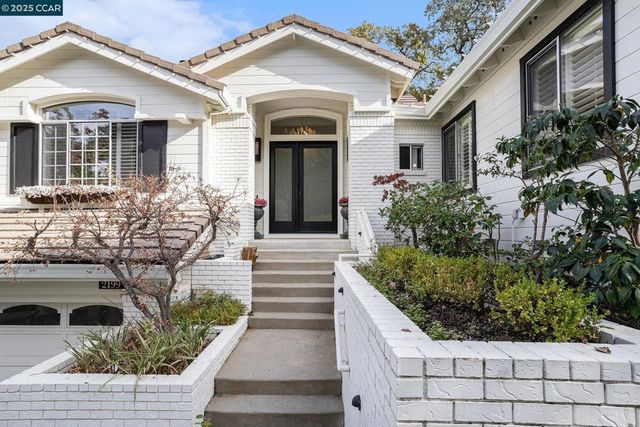 2199 Hidden Pond Rd, Lafayette, CA 94549