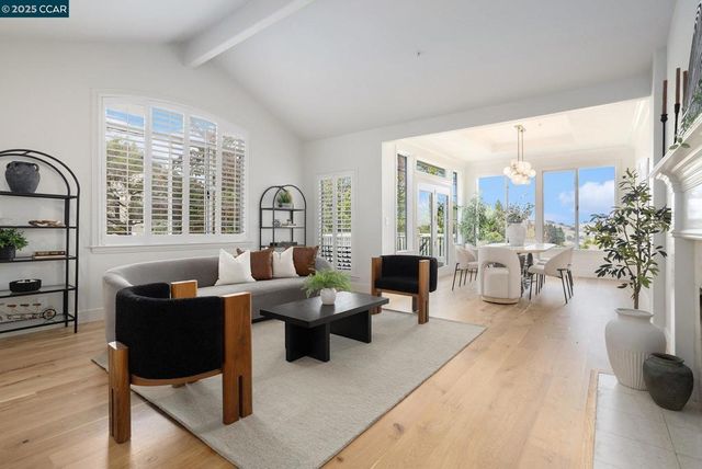 2199 Hidden Pond Rd, Lafayette, CA 94549