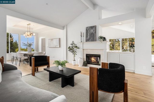 2199 Hidden Pond Rd, Lafayette, CA 94549