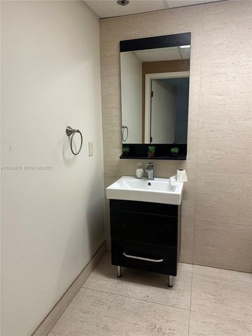 6020 NW 99th Ave 203, Doral, FL 33178