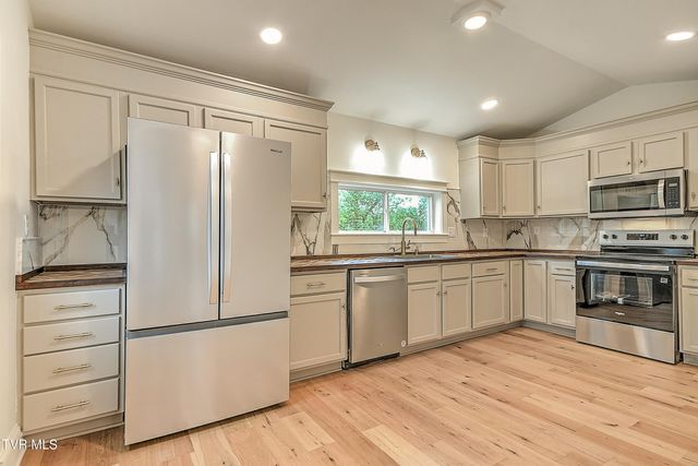 1025 Fairmount Avenue, Bristol, VA 24201