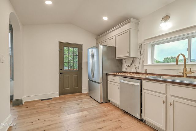 1025 Fairmount Avenue, Bristol, VA 24201