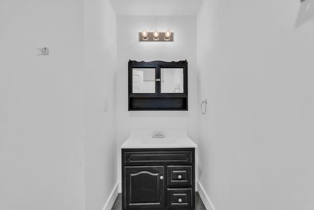7 N Carter St, Sparta, TN 38583
