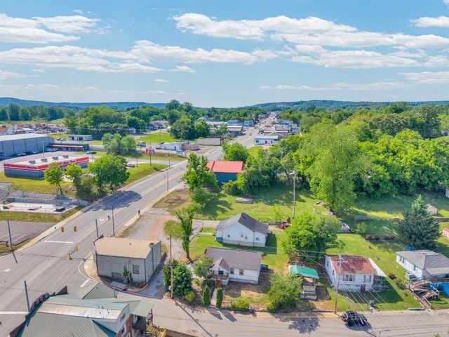 7 N Carter St, Sparta, TN 38583