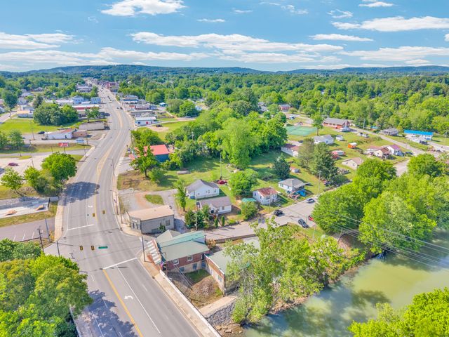 7 N Carter St, Sparta, TN 38583