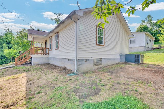 7 N Carter St, Sparta, TN 38583
