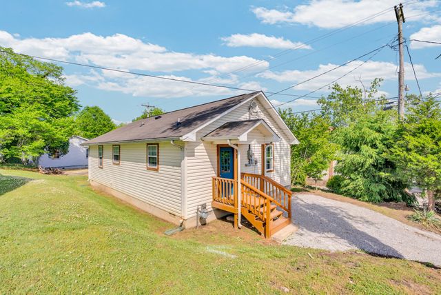 7 N Carter St, Sparta, TN 38583