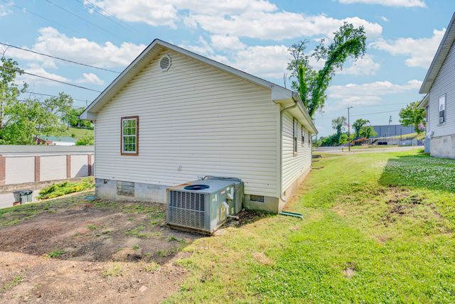 7 N Carter St, Sparta, TN 38583