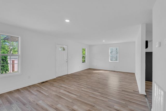 7 N Carter St, Sparta, TN 38583