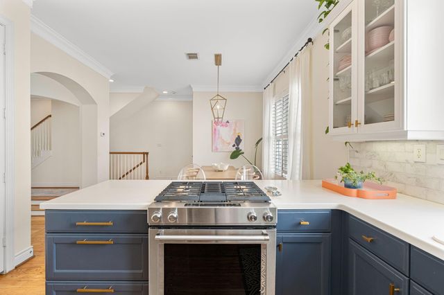 124 Oak Place Drive, Houston, TX 77006