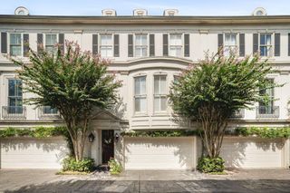 124 Oak Place Drive, Houston, TX 77006