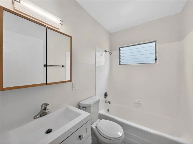 207 Baltimore Avenue, Huntington Beach, CA 92648