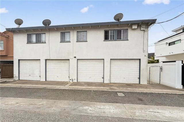 207 Baltimore Avenue, Huntington Beach, CA 92648