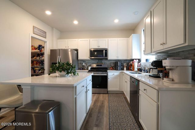 9 Lookout Avenue, Barnegat, NJ 08005