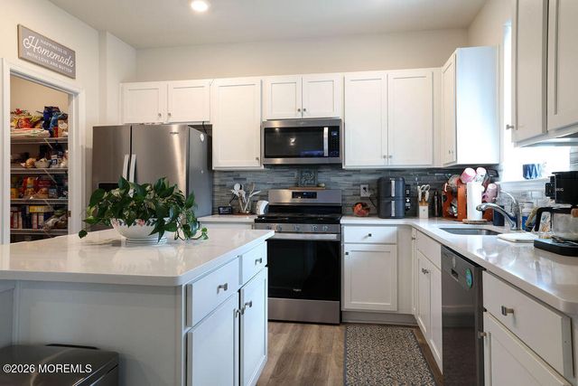 9 Lookout Avenue, Barnegat, NJ 08005