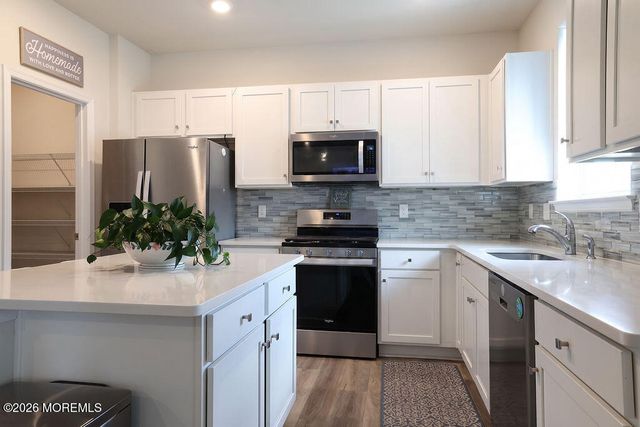 9 Lookout Avenue, Barnegat, NJ 08005