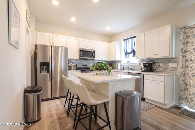 9 Lookout Avenue, Barnegat, NJ 08005