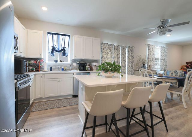 9 Lookout Avenue, Barnegat, NJ 08005