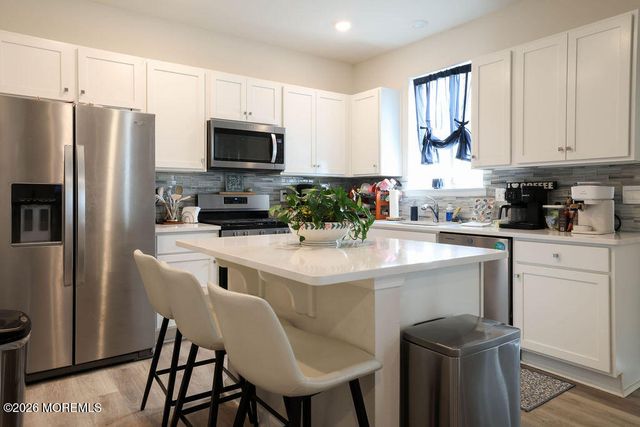 9 Lookout Avenue, Barnegat, NJ 08005