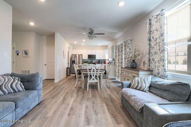 9 Lookout Avenue, Barnegat, NJ 08005
