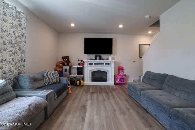 9 Lookout Avenue, Barnegat, NJ 08005