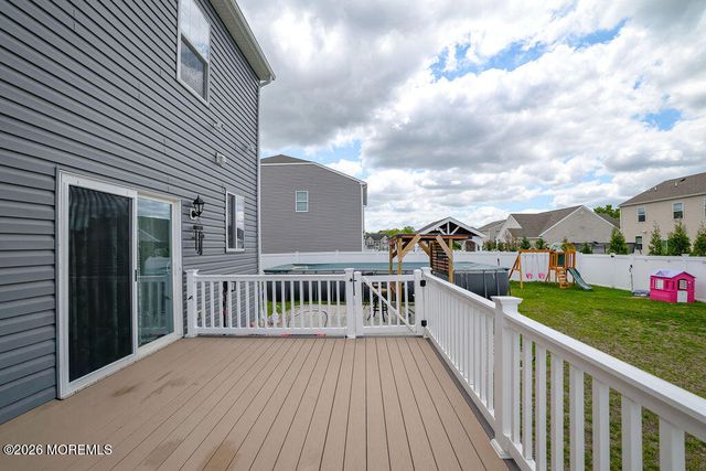 9 Lookout Avenue, Barnegat, NJ 08005