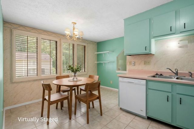 536 Hunters Path Rd, South Fayette, PA 15017