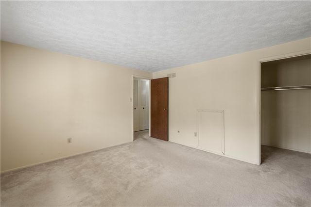 536 Hunters Path Rd, South Fayette, PA 15017