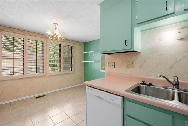 536 Hunters Path Rd, South Fayette, PA 15017
