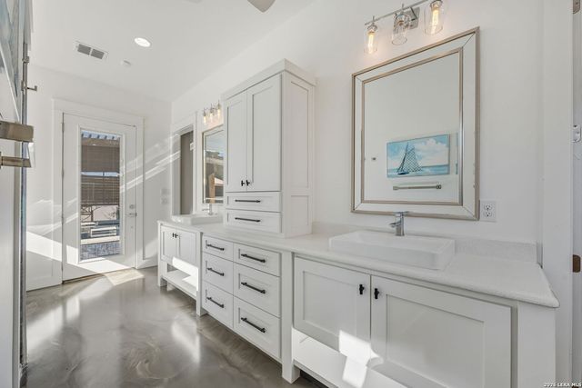 223 Oak Shores, Canyon Lake, TX 78133