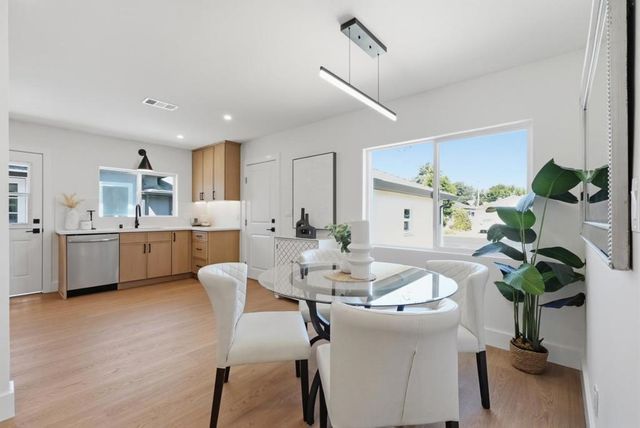 988 Post Street, Alameda, CA 94501