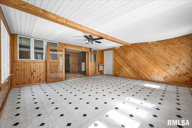 20 VILLA Circle, Knoxville, IL 61448