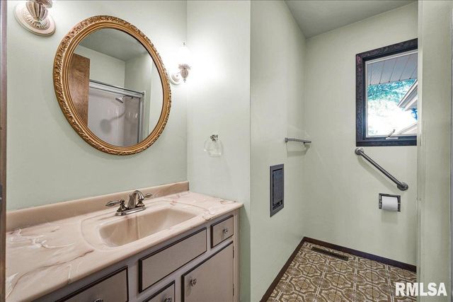 20 VILLA Circle, Knoxville, IL 61448