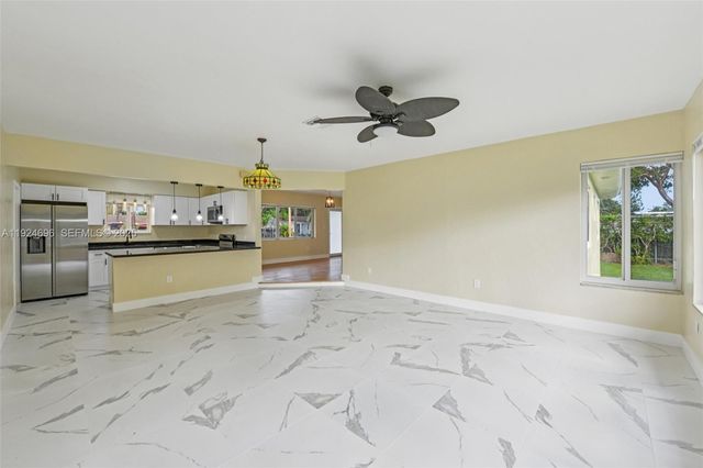 140 NE 161st St, Miami, FL 33162