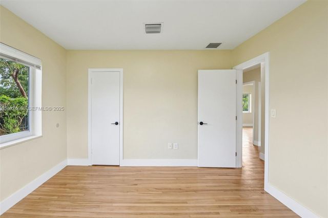 140 NE 161st St, Miami, FL 33162