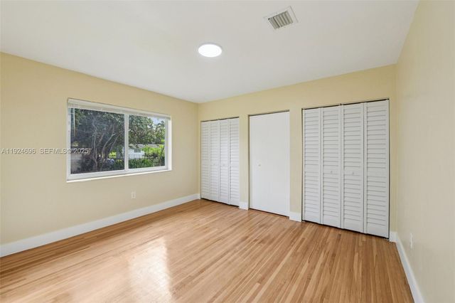 140 NE 161st St, Miami, FL 33162