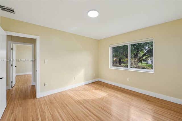 140 NE 161st St, Miami, FL 33162