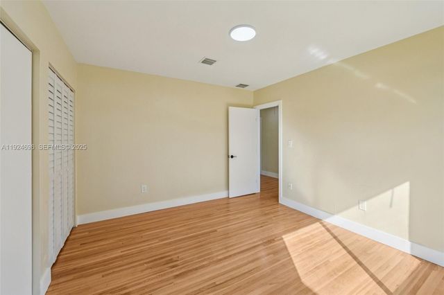 140 NE 161st St, Miami, FL 33162