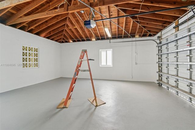 140 NE 161st St, Miami, FL 33162