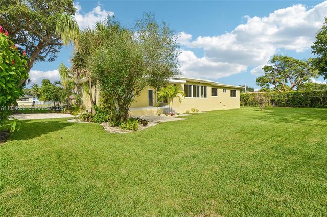 140 NE 161st St, Miami, FL 33162