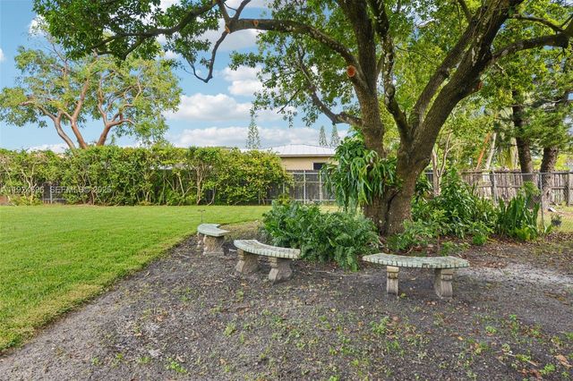 140 NE 161st St, Miami, FL 33162