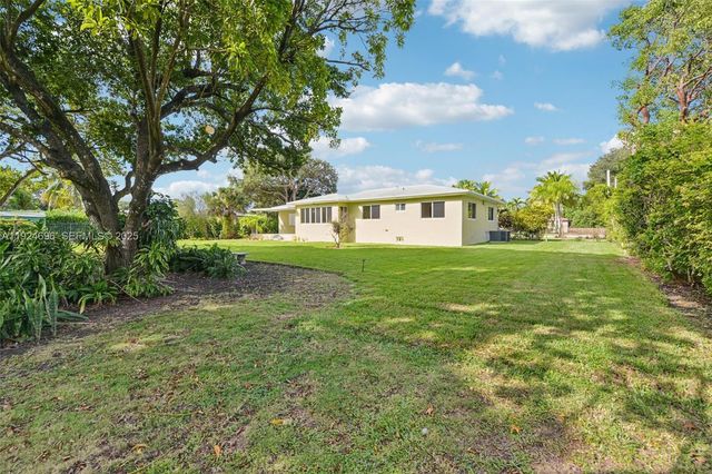 140 NE 161st St, Miami, FL 33162