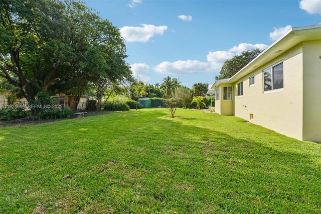 140 NE 161st St, Miami, FL 33162