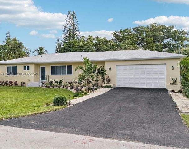 140 NE 161st St, Miami, FL 33162